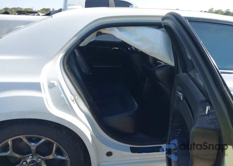 2018 Chrysler 300 300S из США, поврежденный, VIN 2C3CCABG2JH240298